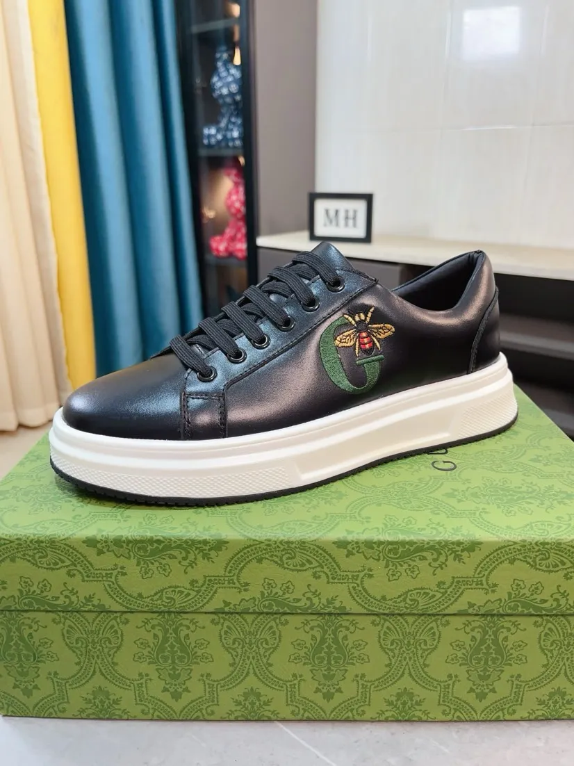 Factory price 420🌹🌹GUCCI [Gucci] New high-end brand of men's shoes, the latest fashionable casual men's shoes, trendy and versatile, relaxed and sporty style, uppers imported from Italy, first-layer cowhide, genuine leather lining and ultra-fine workmanship. Original personalized fashionable rubber wear-resistant outsole, light and comfortable on the foot, size 38-44